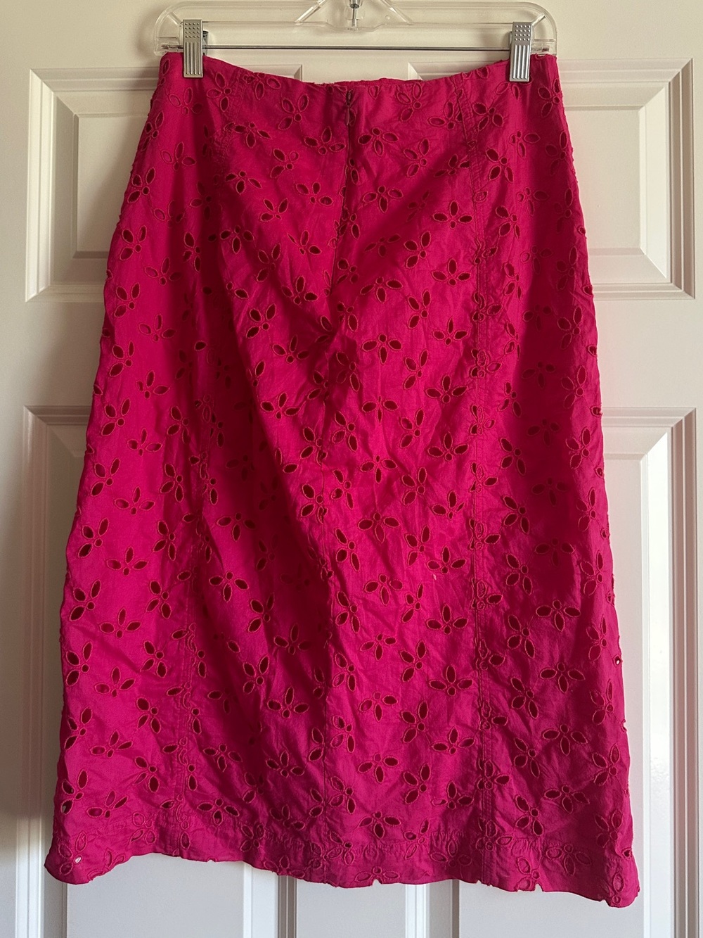 Button-front cotton eyelet pencil skirt - Picture 6 of 10